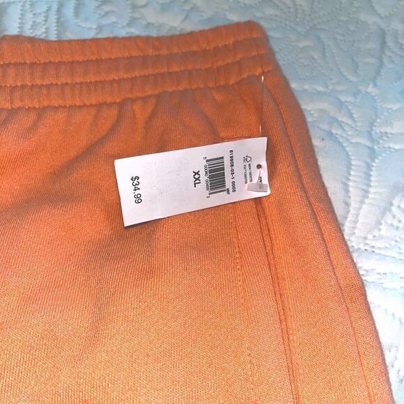 NWT Gap Terry Shorts - Picture 3 of 3